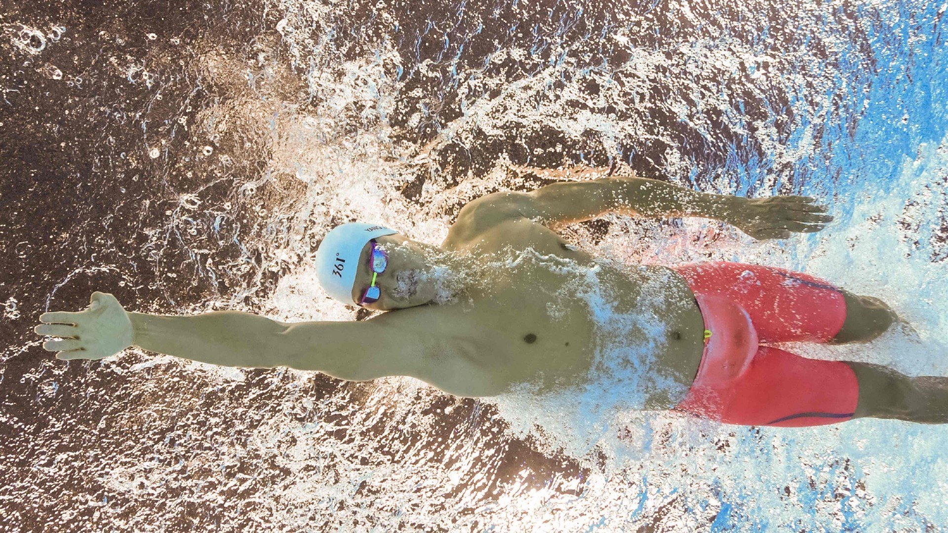 MotoGP荷兰TT站：马丁末圈外线超车 宗师级走线引全网转发